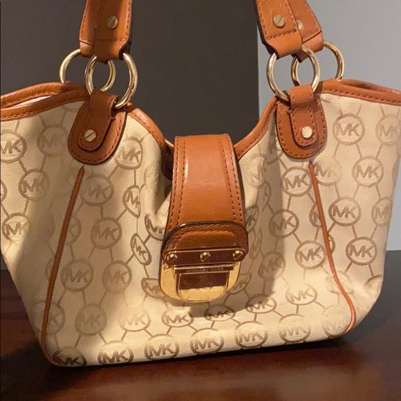 Michael kors Purse - Picture 1 of 5